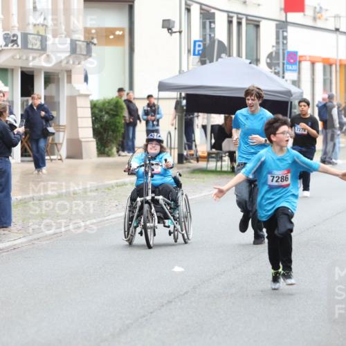 12.06.2026 - Holstenköstenlauf Andreas Tolksdorf http://msf.ph/oto/9743918 12.06.2026 17:07:19 Laufen 7286, 7278, 7385 meine-sportfotos.de