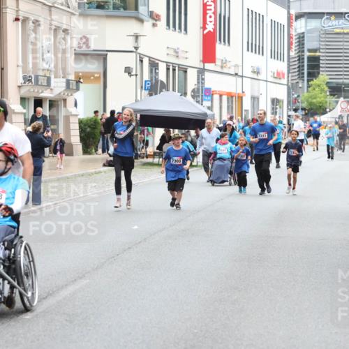 12.06.2026 - Holstenköstenlauf Andreas Tolksdorf http://msf.ph/oto/9743993 12.06.2026 17:08:28 Laufen 7388, 7303, 7384, 7307, 7311, 731 meine-sportfotos.de