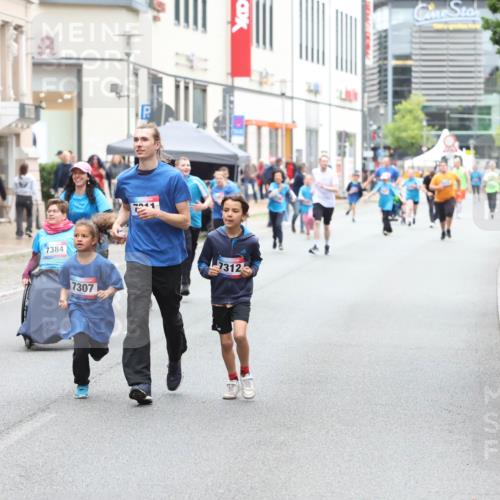 12.06.2026 - Holstenköstenlauf Andreas Tolksdorf http://msf.ph/oto/9744004 12.06.2026 17:08:35 Laufen 7384, 7307, 011, 7312 meine-sportfotos.de