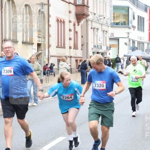 12.06.2026 - Holstenköstenlauf Andreas Tolksdorf http://msf.ph/oto/9744031 12.06.2026 17:08:59 Laufen 7309, 7264, 7320, 7355 meine-sportfotos.de