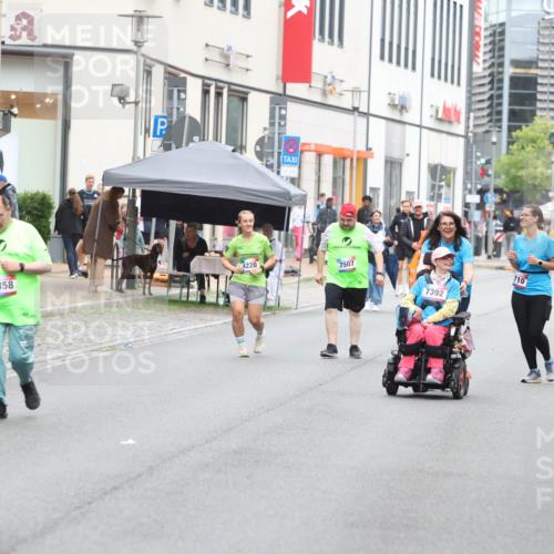 12.06.2026 - Holstenköstenlauf Andreas Tolksdorf http://msf.ph/oto/9744083 12.06.2026 17:10:39 Laufen 4220, 7358, 7507, 7392, 710 meine-sportfotos.de