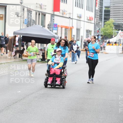 12.06.2026 - Holstenköstenlauf Andreas Tolksdorf http://msf.ph/oto/9744088 12.06.2026 17:10:42 Laufen 4226, 7392, 3710 meine-sportfotos.de