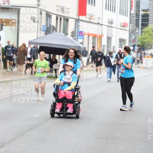 12.06.2026 - Holstenköstenlauf Andreas Tolksdorf http://msf.ph/oto/9744091 12.06.2026 17:10:44 Laufen 42, 479, 7392, 3710 meine-sportfotos.de