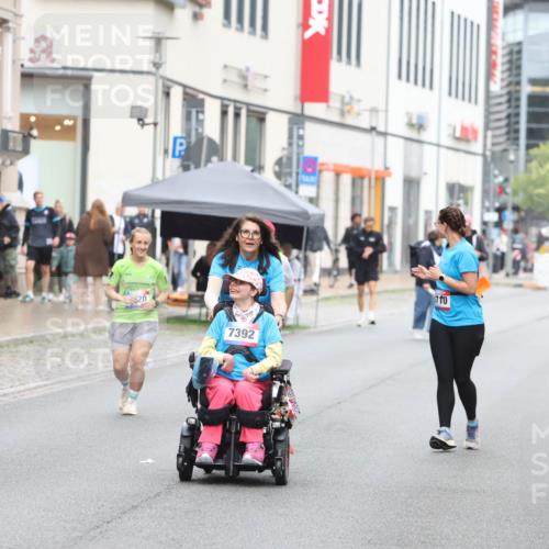 12.06.2026 - Holstenköstenlauf Andreas Tolksdorf http://msf.ph/oto/9744092 12.06.2026 17:10:44 Laufen 20, 7392, 710 meine-sportfotos.de