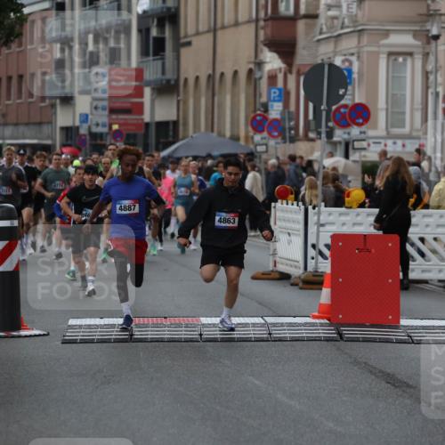 12.06.2026 - Holstenköstenlauf Andreas Tolksdorf http://msf.ph/oto/9744121 12.06.2026 17:33:12 Laufen 4774, 4887, 4863 meine-sportfotos.de