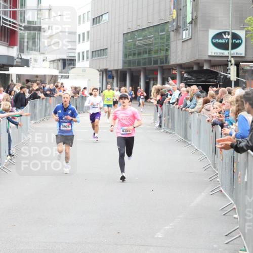 12.06.2026 - Holstenköstenlauf Andreas Tolksdorf http://msf.ph/oto/9744324 12.06.2026 17:50:53 Laufen 3928, 4811, 43 meine-sportfotos.de