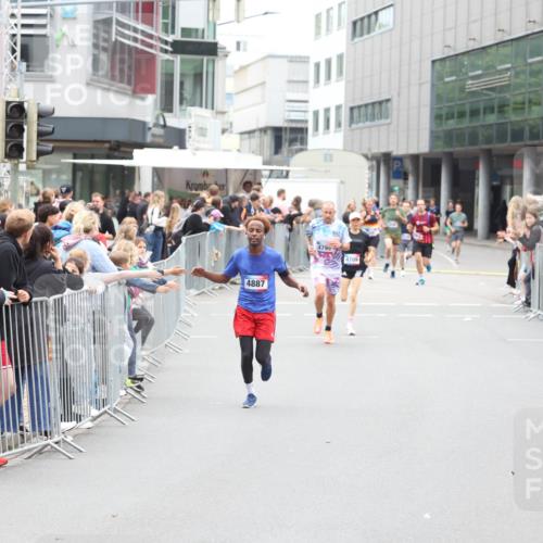 12.06.2026 - Holstenköstenlauf Andreas Tolksdorf http://msf.ph/oto/9744356 12.06.2026 17:51:35 Laufen 4887, 4795, 4709 meine-sportfotos.de