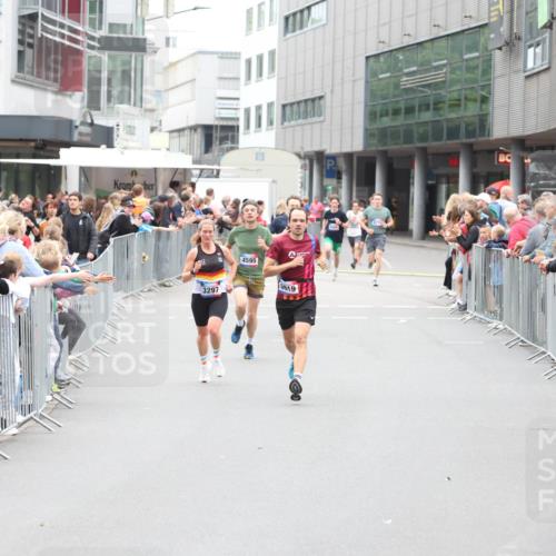 12.06.2026 - Holstenköstenlauf Andreas Tolksdorf http://msf.ph/oto/9744366 12.06.2026 17:51:41 Laufen 3297, 4595, 3819 meine-sportfotos.de