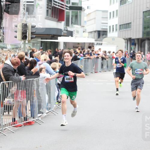 12.06.2026 - Holstenköstenlauf Andreas Tolksdorf http://msf.ph/oto/9744377 12.06.2026 17:51:48 Laufen 4065, 3800, 4774 meine-sportfotos.de