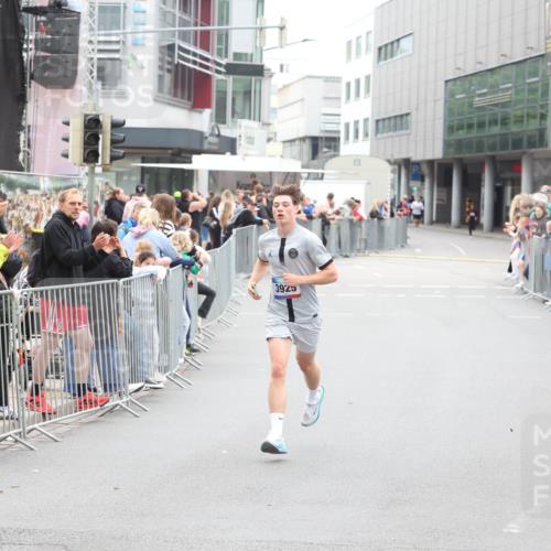 12.06.2026 - Holstenköstenlauf Andreas Tolksdorf http://msf.ph/oto/9744424 12.06.2026 17:52:43 Laufen 3925 meine-sportfotos.de