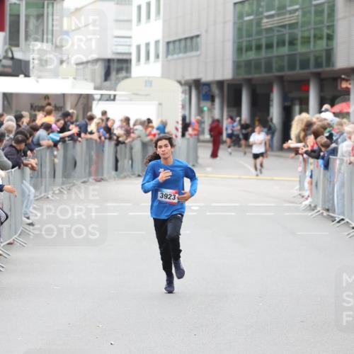 12.06.2026 - Holstenköstenlauf Andreas Tolksdorf http://msf.ph/oto/9744483 12.06.2026 17:54:10 Laufen 3923 meine-sportfotos.de