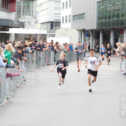 12.06.2026 - Holstenköstenlauf Andreas Tolksdorf http://msf.ph/oto/9744488 12.06.2026 17:54:19 Laufen 4042, 3445, 4786 meine-sportfotos.de