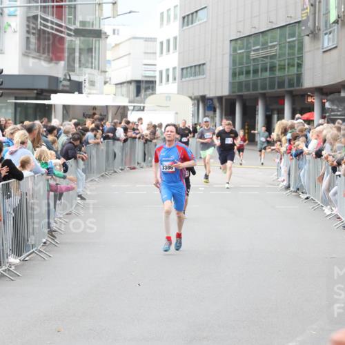 12.06.2026 - Holstenköstenlauf Andreas Tolksdorf http://msf.ph/oto/9744535 12.06.2026 17:55:05 Laufen 3386, 3336 meine-sportfotos.de