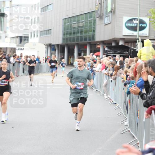 12.06.2026 - Holstenköstenlauf Andreas Tolksdorf http://msf.ph/oto/9744555 12.06.2026 17:55:19 Laufen 3678, 382, 4722, 3951 meine-sportfotos.de