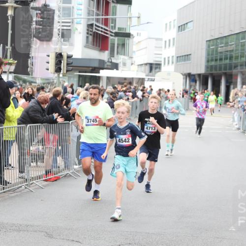12.06.2026 - Holstenköstenlauf Andreas Tolksdorf http://msf.ph/oto/9744567 12.06.2026 17:55:29 Laufen 3745, 202, 4542, 4713, 302 meine-sportfotos.de