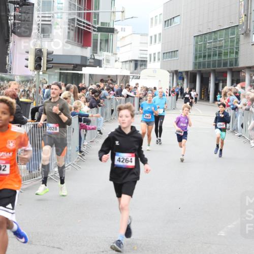 12.06.2026 - Holstenköstenlauf Andreas Tolksdorf http://msf.ph/oto/9744631 12.06.2026 17:56:09 Laufen 3308, 92, 3028, 4264, 3564, 3966, 3847 meine-sportfotos.de