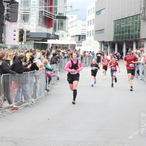12.06.2026 - Holstenköstenlauf Andreas Tolksdorf http://msf.ph/oto/9744690 12.06.2026 17:56:57 Laufen 4287, 3013, 4290, 4232 meine-sportfotos.de