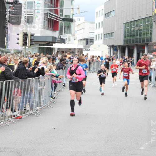 12.06.2026 - Holstenköstenlauf Andreas Tolksdorf http://msf.ph/oto/9744691 12.06.2026 17:56:58 Laufen 4290, 3013, 4232, 4287 meine-sportfotos.de