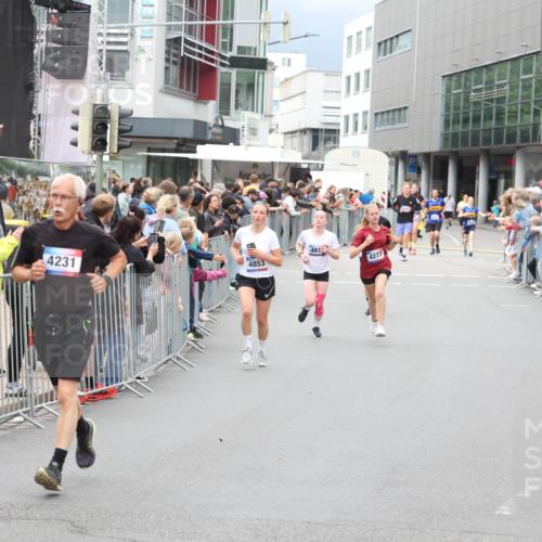 12.06.2026 - Holstenköstenlauf Andreas Tolksdorf http://msf.ph/oto/9744708 12.06.2026 17:57:08 Laufen 2025, 4231, 4853, 4813, 4277 meine-sportfotos.de