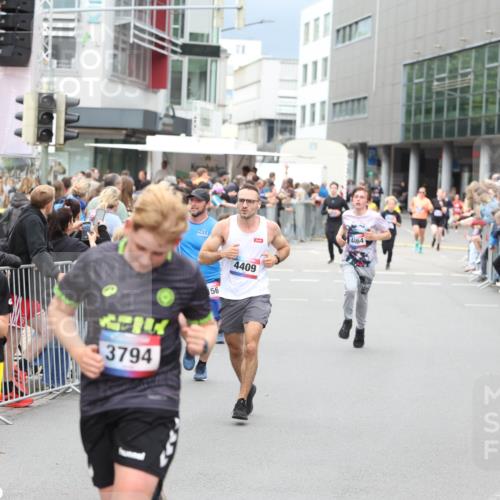 12.06.2026 - Holstenköstenlauf Andreas Tolksdorf http://msf.ph/oto/9744741 12.06.2026 17:57:39 Laufen 4835, 4263, 3794, 56, 4409, 4464 meine-sportfotos.de