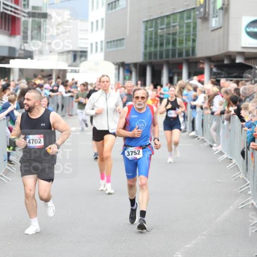 12.06.2026 - Holstenköstenlauf Andreas Tolksdorf http://msf.ph/oto/9744821 12.06.2026 17:58:44 Laufen 4702, 3752 meine-sportfotos.de