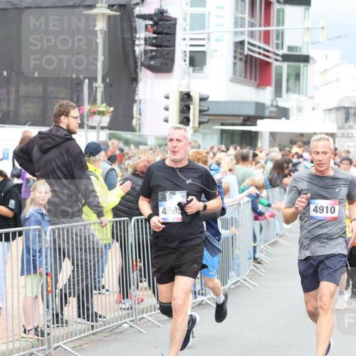 12.06.2026 - Holstenköstenlauf Andreas Tolksdorf http://msf.ph/oto/9744832 12.06.2026 17:58:49 Laufen 4589, 4910, 4911 meine-sportfotos.de