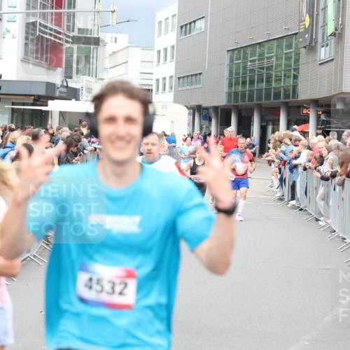 12.06.2026 - Holstenköstenlauf Andreas Tolksdorf http://msf.ph/oto/9744845 12.06.2026 17:58:58 Laufen 4532, 2571 meine-sportfotos.de