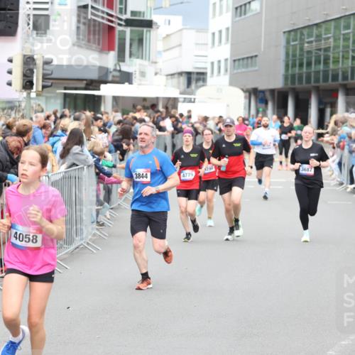 12.06.2026 - Holstenköstenlauf Andreas Tolksdorf http://msf.ph/oto/9744866 12.06.2026 17:59:16 Laufen 4058, 3295, 3844, 4779, 3687 meine-sportfotos.de
