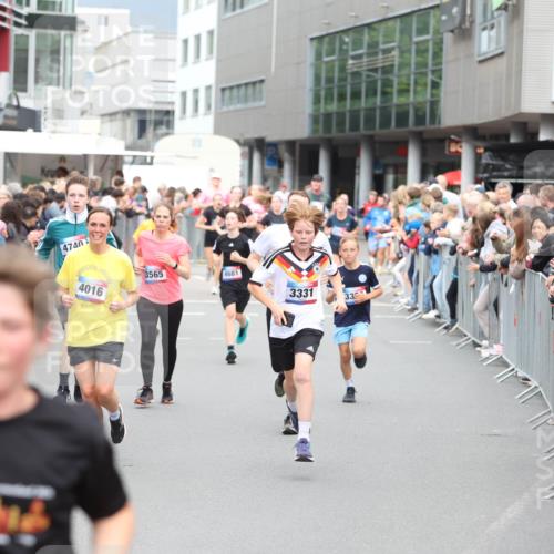 12.06.2026 - Holstenköstenlauf Andreas Tolksdorf http://msf.ph/oto/9744921 12.06.2026 17:59:58 Laufen 4740, 4016, 3565, 4681, 3331, 33 meine-sportfotos.de