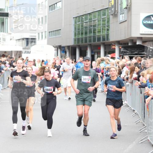 12.06.2026 - Holstenköstenlauf Andreas Tolksdorf http://msf.ph/oto/9744927 12.06.2026 18:00:06 Laufen 400, 4668, 3553, 3012, 371 meine-sportfotos.de