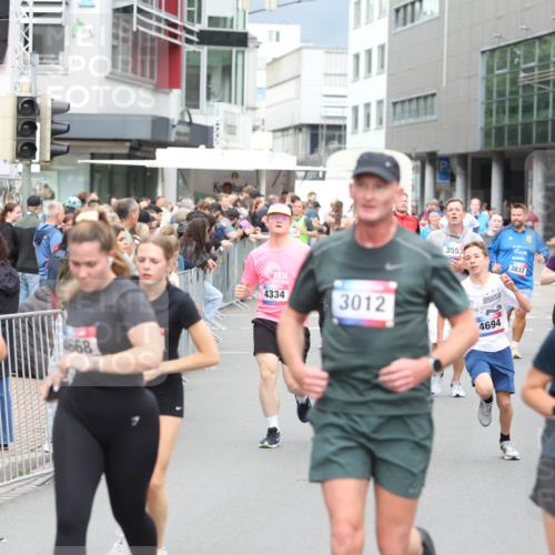 12.06.2026 - Holstenköstenlauf Andreas Tolksdorf http://msf.ph/oto/9744931 12.06.2026 18:00:08 Laufen 4667, 4668, 3553, 3832, 4481, 4334, 3012, 4694, 3714 meine-sportfotos.de