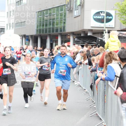 12.06.2026 - Holstenköstenlauf Andreas Tolksdorf http://msf.ph/oto/9744938 12.06.2026 18:00:13 Laufen 81, 367, 4745, 3405, 4742, 3832 meine-sportfotos.de
