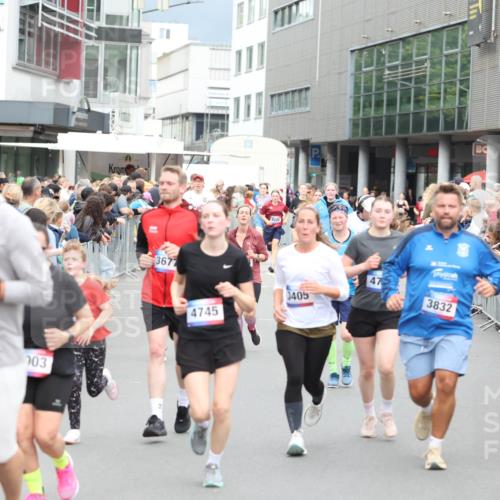 12.06.2026 - Holstenköstenlauf Andreas Tolksdorf http://msf.ph/oto/9744939 12.06.2026 18:00:13 Laufen 3553, 003, 3677, 4745, 3405, 47, 3832 meine-sportfotos.de