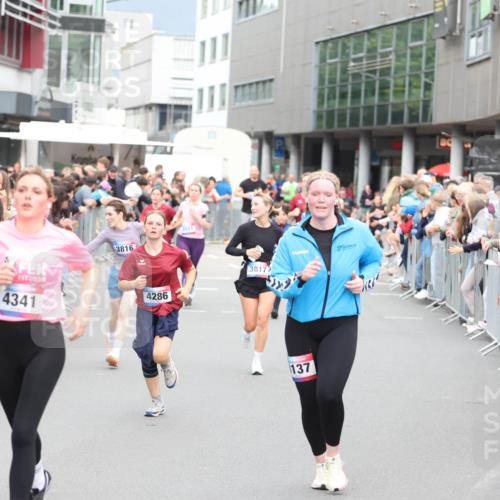12.06.2026 - Holstenköstenlauf Andreas Tolksdorf http://msf.ph/oto/9744948 12.06.2026 18:00:22 Laufen 4749, 2030, 4341, 3816, 4286, 3551, 3817, 137 meine-sportfotos.de