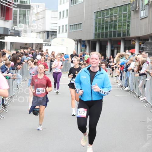 12.06.2026 - Holstenköstenlauf Andreas Tolksdorf http://msf.ph/oto/9744949 12.06.2026 18:00:22 Laufen 4341, 3816, 3551, 4286, 38, 3137 meine-sportfotos.de