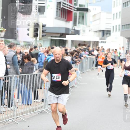 12.06.2026 - Holstenköstenlauf Andreas Tolksdorf http://msf.ph/oto/9744958 12.06.2026 18:00:32 Laufen 3128, 4612, 3476, 360 meine-sportfotos.de