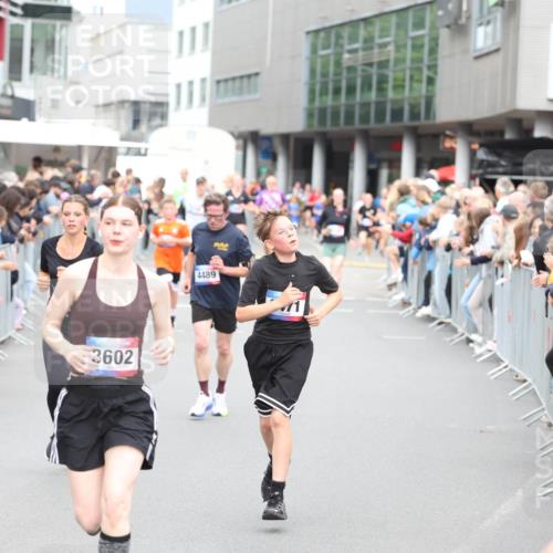12.06.2026 - Holstenköstenlauf Andreas Tolksdorf http://msf.ph/oto/9744963 12.06.2026 18:00:35 Laufen 3602, 4489 meine-sportfotos.de