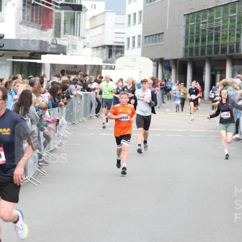12.06.2026 - Holstenköstenlauf Andreas Tolksdorf http://msf.ph/oto/9744966 12.06.2026 18:00:38 Laufen 4489, 404, 3798, 3740 meine-sportfotos.de