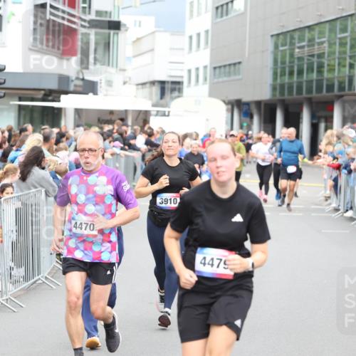 12.06.2026 - Holstenköstenlauf Andreas Tolksdorf http://msf.ph/oto/9744979 12.06.2026 18:00:48 Laufen 4201, 4470, 3910, 4479 meine-sportfotos.de