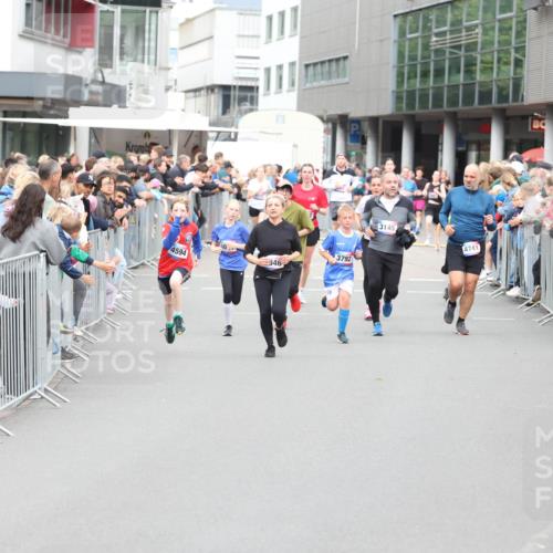 12.06.2026 - Holstenköstenlauf Andreas Tolksdorf http://msf.ph/oto/9744981 12.06.2026 18:00:51 Laufen 4594, 346, 3792, 3145, 4741 meine-sportfotos.de
