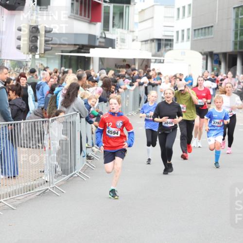 12.06.2026 - Holstenköstenlauf Andreas Tolksdorf http://msf.ph/oto/9744984 12.06.2026 18:00:52 Laufen 12, 4594, 4041, 3846, 402, 85, 3792, 144, 314, 4741 meine-sportfotos.de