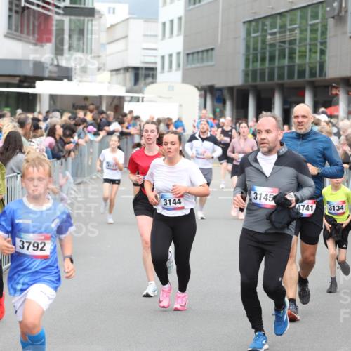 12.06.2026 - Holstenköstenlauf Andreas Tolksdorf http://msf.ph/oto/9744991 12.06.2026 18:00:56 Laufen 3385, 3792, 4117, 3145, 3144, 4741, 3134 meine-sportfotos.de