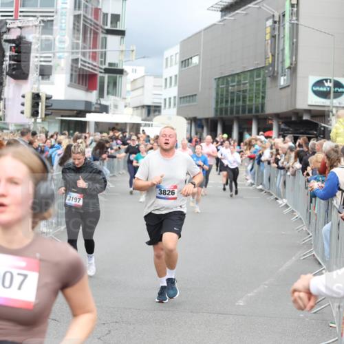 12.06.2026 - Holstenköstenlauf Andreas Tolksdorf http://msf.ph/oto/9745019 12.06.2026 18:01:17 Laufen 11, 44, 3197, 3826, 4907 meine-sportfotos.de