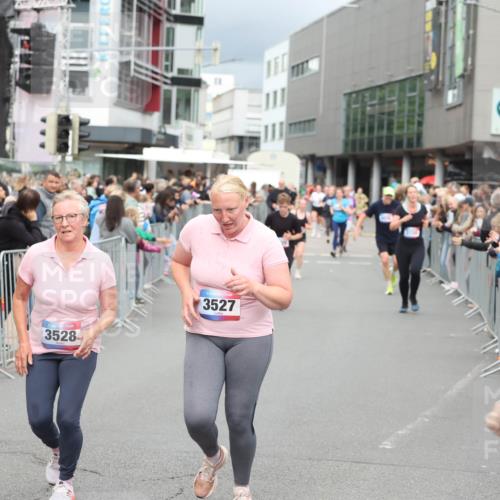 12.06.2026 - Holstenköstenlauf Andreas Tolksdorf http://msf.ph/oto/9745032 12.06.2026 18:01:25 Laufen 3528, 3527 meine-sportfotos.de
