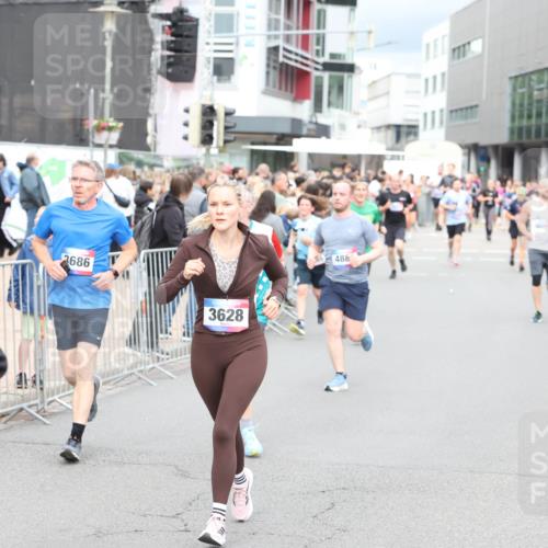 12.06.2026 - Holstenköstenlauf Andreas Tolksdorf http://msf.ph/oto/9745068 12.06.2026 18:01:52 Laufen 3686, 3628, 488 meine-sportfotos.de
