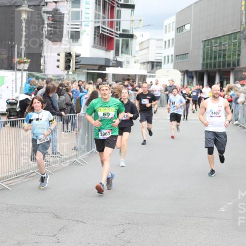 12.06.2026 - Holstenköstenlauf Andreas Tolksdorf http://msf.ph/oto/9745072 12.06.2026 18:01:54 Laufen 4889, 3965, 50, 435, 3963, 3637, 4407 meine-sportfotos.de