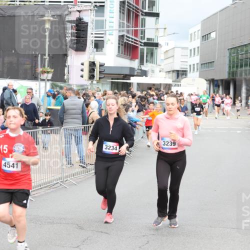 12.06.2026 - Holstenköstenlauf Andreas Tolksdorf http://msf.ph/oto/9745095 12.06.2026 18:02:13 Laufen 15, 4541, 3234, 3239 meine-sportfotos.de