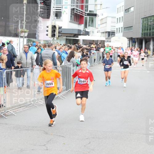 12.06.2026 - Holstenköstenlauf Andreas Tolksdorf http://msf.ph/oto/9745100 12.06.2026 18:02:17 Laufen 3999, 3544, 3529, 4034 meine-sportfotos.de