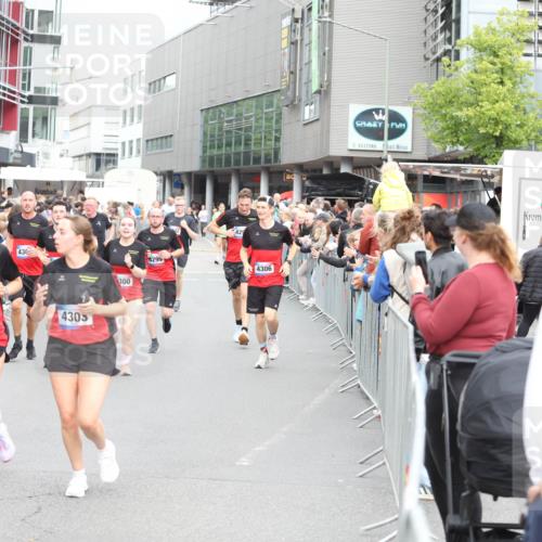 12.06.2026 - Holstenköstenlauf Andreas Tolksdorf http://msf.ph/oto/9745163 12.06.2026 18:03:02 Laufen 436, 4296, 4305, 300, 4295, 429, 4306 meine-sportfotos.de