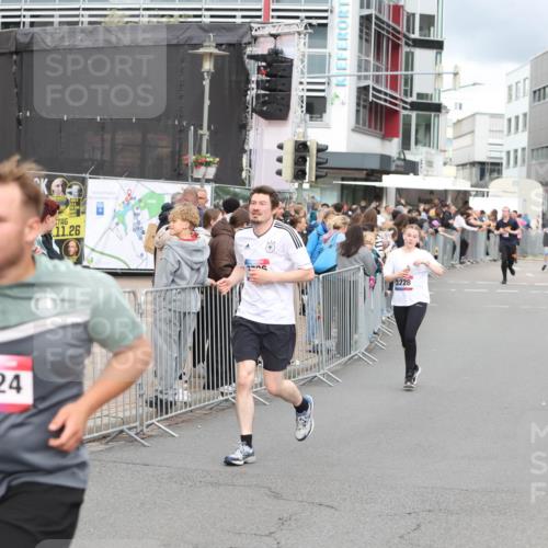 12.06.2026 - Holstenköstenlauf Andreas Tolksdorf http://msf.ph/oto/9745246 12.06.2026 18:04:11 Laufen 90, 4724, 11, 26, 20, 3228, 4410 meine-sportfotos.de